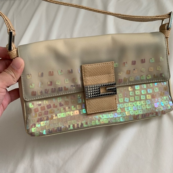 Guess Small Shoulder Bag - Picture 2 of 15